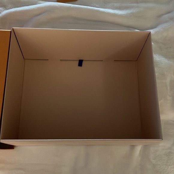 Louis Vuitton authentic empty shoe box - Picture 3 of 4